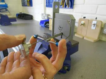 Logan Locksmith Shop Melvindale, MI 313-757-6792 - key-broke-in-lock